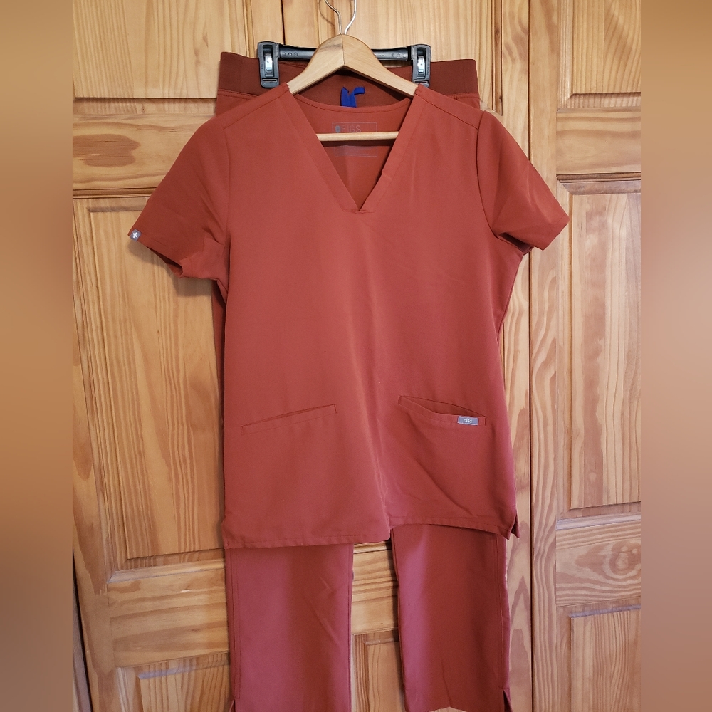 Auburn Figs Scrub Set